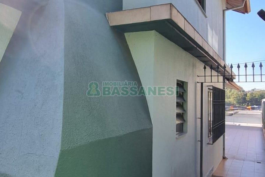 Casa com 368m², 6 dormitórios, no bairro São Leopoldo em Caxias do Sul para Comprar