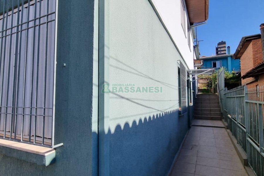 Casa com 368m², 6 dormitórios, no bairro São Leopoldo em Caxias do Sul para Comprar