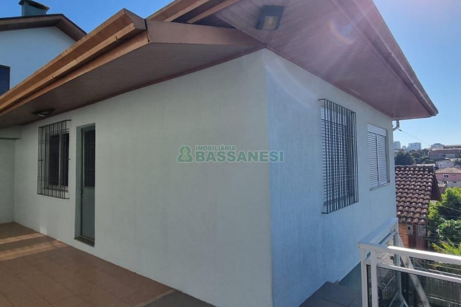 Casa com 368m², 6 dormitórios, no bairro São Leopoldo em Caxias do Sul para Comprar