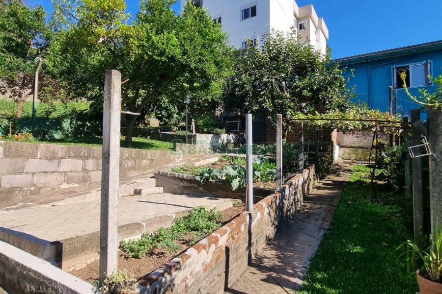 Casa com 368m², 6 dormitórios, no bairro São Leopoldo em Caxias do Sul para Comprar