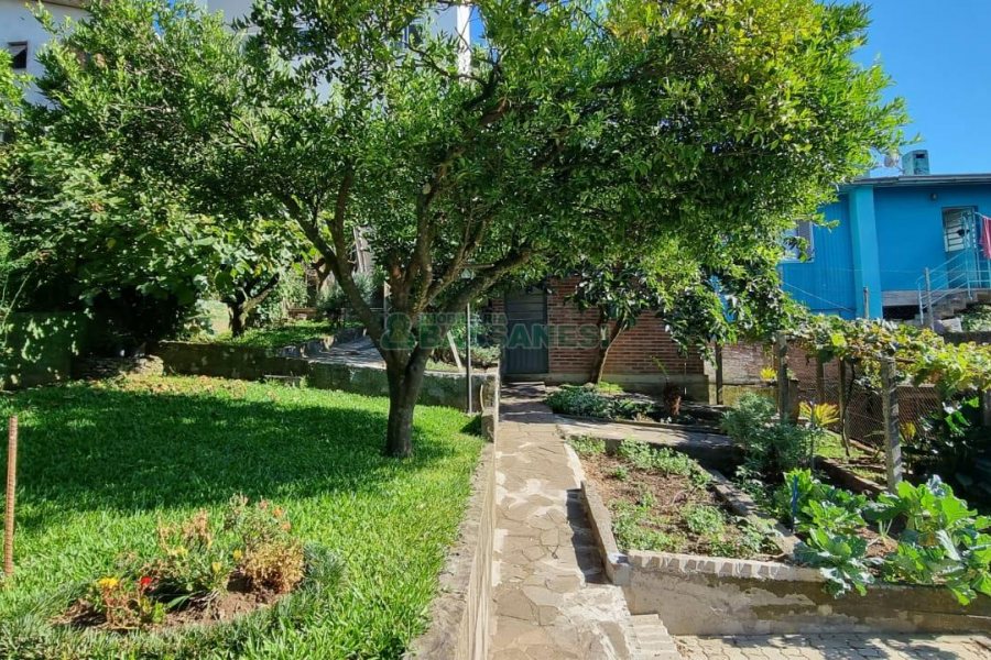 Casa com 368m², 6 dormitórios, no bairro São Leopoldo em Caxias do Sul para Comprar