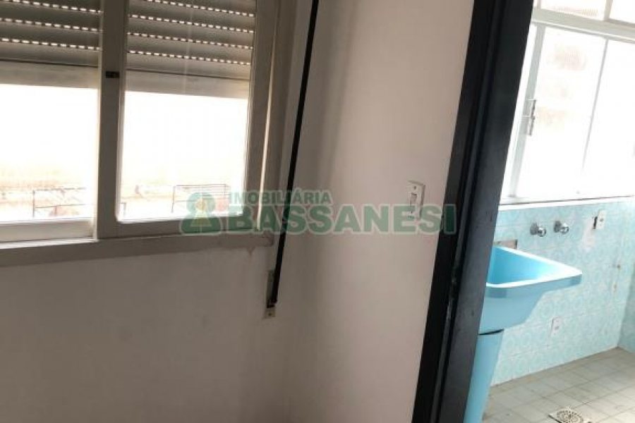 Apartamento com 170m², 3 dormitórios, 2 vagas, no bairro Centro em Caxias do Sul para Comprar