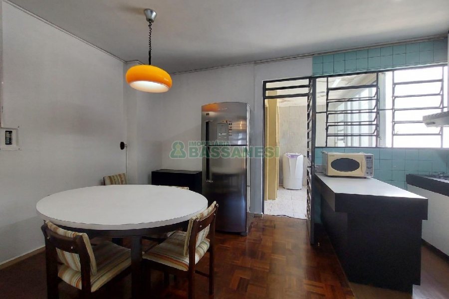 Apto Mobiliado com 120m², 3 dormitórios, 1 vaga, no bairro Cinqüentenário em Caxias do Sul para Alugar