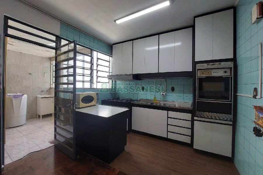 Apto Mobiliado com 120m², 3 dormitórios, 1 vaga, no bairro Cinqüentenário em Caxias do Sul para Alugar