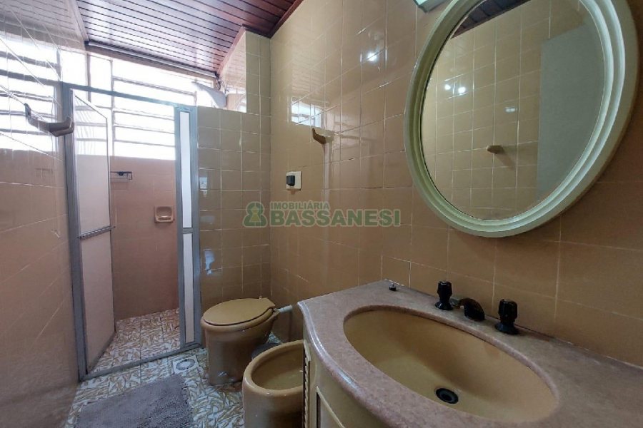 Apto Mobiliado com 120m², 3 dormitórios, 1 vaga, no bairro Cinqüentenário em Caxias do Sul para Alugar