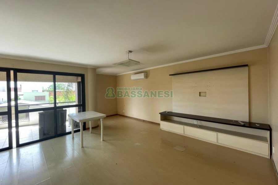 Apartamento com 183m², 3 dormitórios, 2 vagas, no bairro Madureira em Caxias do Sul para Comprar