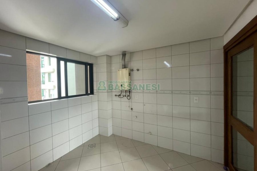 Apartamento com 183m², 3 dormitórios, 2 vagas, no bairro Madureira em Caxias do Sul para Comprar