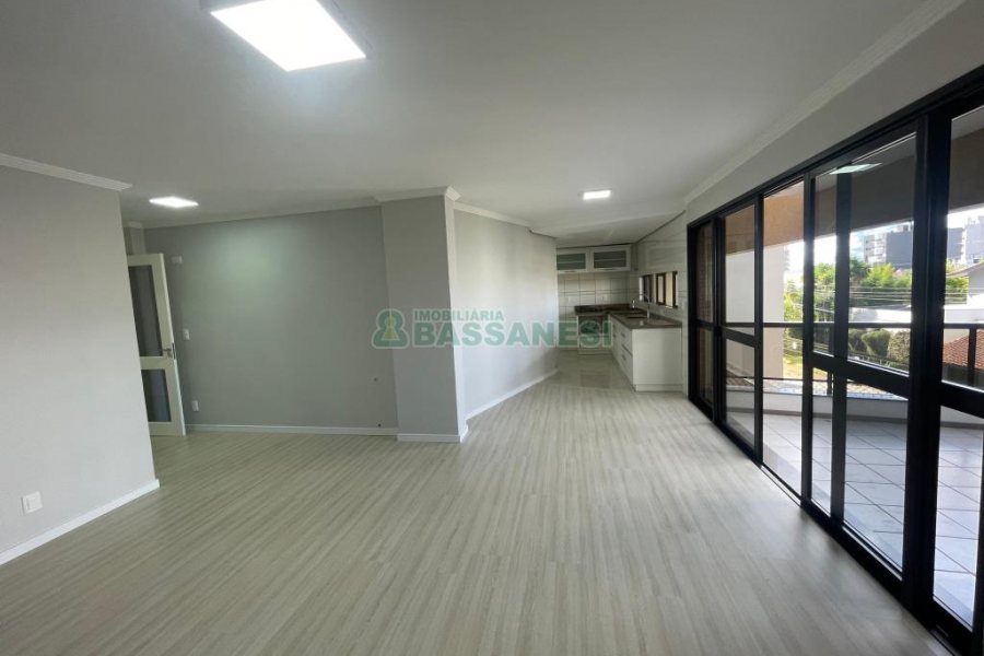Apartamento com 183m², 3 dormitórios, 2 vagas, no bairro Madureira em Caxias do Sul para Comprar