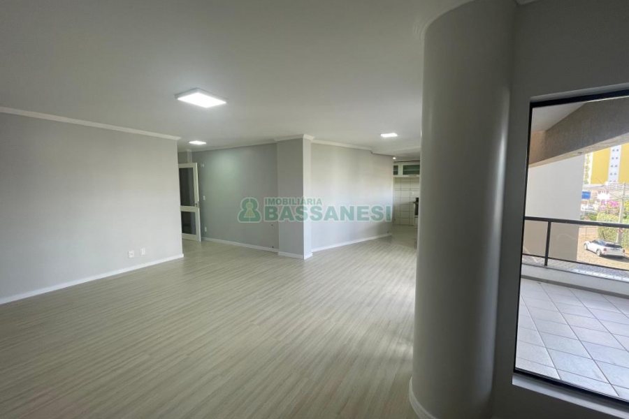 Apartamento com 183m², 3 dormitórios, 2 vagas, no bairro Madureira em Caxias do Sul para Comprar