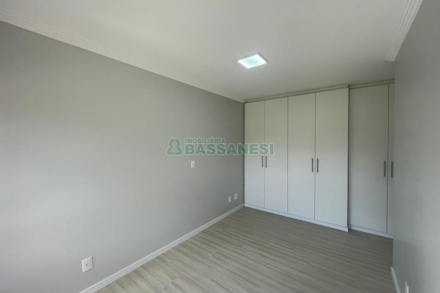 Apartamento com 183m², 3 dormitórios, 2 vagas, no bairro Madureira em Caxias do Sul para Comprar
