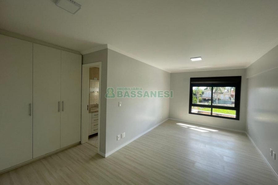Apartamento com 183m², 3 dormitórios, 2 vagas, no bairro Madureira em Caxias do Sul para Comprar