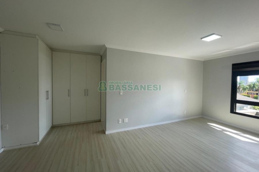 Apartamento com 183m², 3 dormitórios, 2 vagas, no bairro Madureira em Caxias do Sul para Comprar