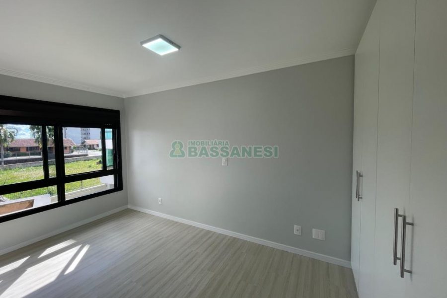 Apartamento com 183m², 3 dormitórios, 2 vagas, no bairro Madureira em Caxias do Sul para Comprar