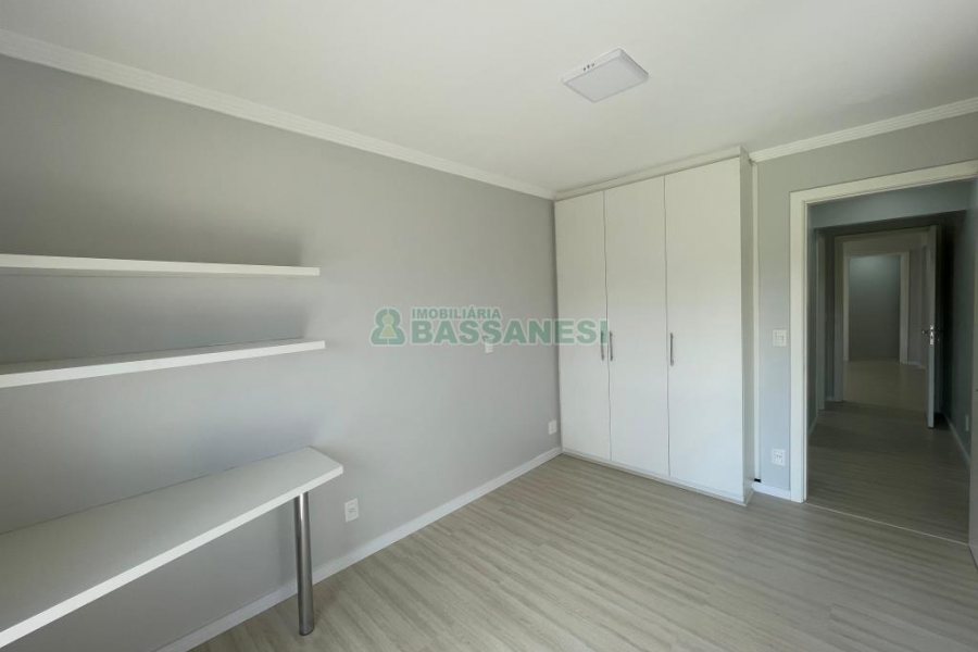 Apartamento com 183m², 3 dormitórios, 2 vagas, no bairro Madureira em Caxias do Sul para Comprar