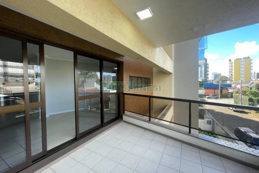 Apartamento com 183m², 3 dormitórios, 2 vagas, no bairro Madureira em Caxias do Sul para Comprar