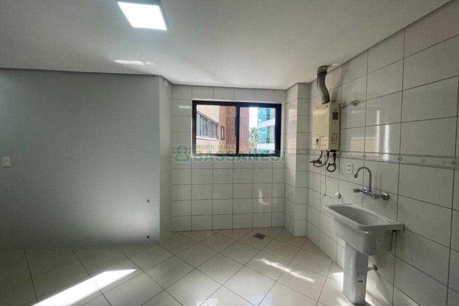 Apartamento com 183m², 3 dormitórios, 2 vagas, no bairro Madureira em Caxias do Sul para Comprar