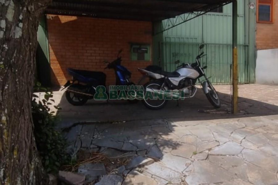 Pavilhão com 200m², no bairro De Lazzer em Caxias do Sul para Comprar