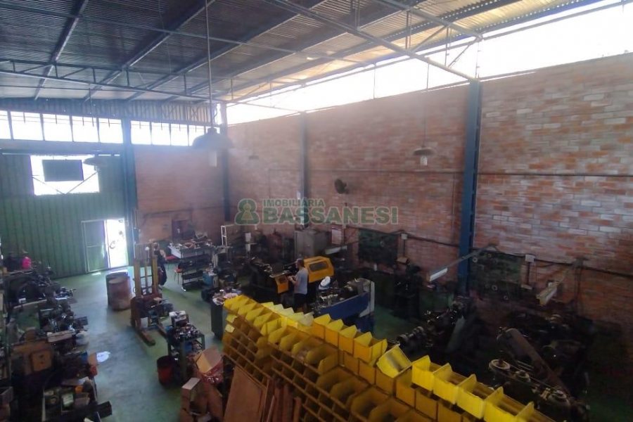 Pavilhão com 200m², no bairro De Lazzer em Caxias do Sul para Comprar