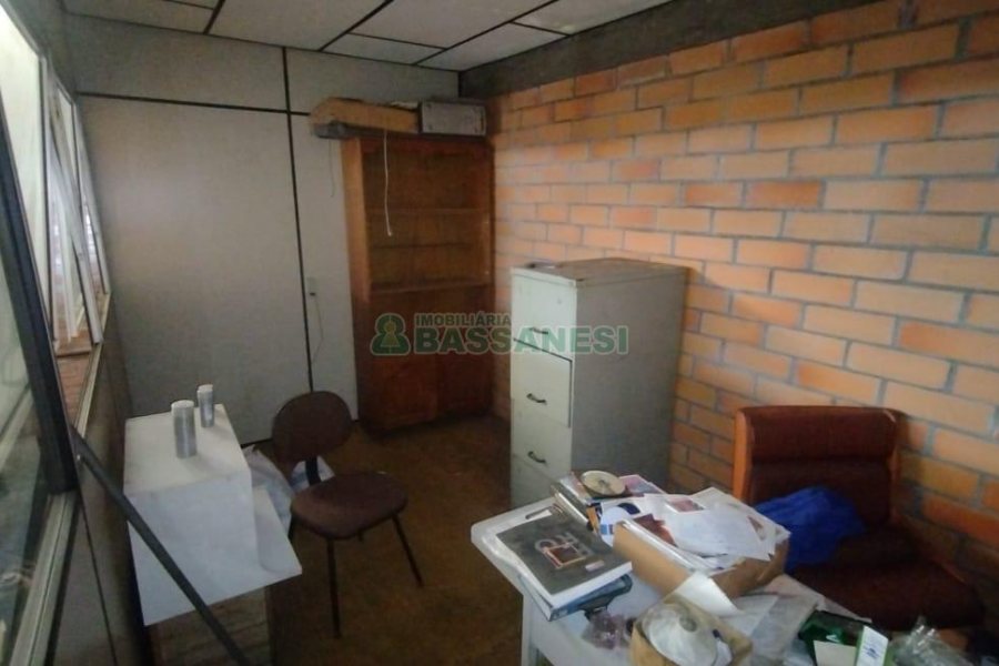 Pavilhão com 200m², no bairro De Lazzer em Caxias do Sul para Comprar