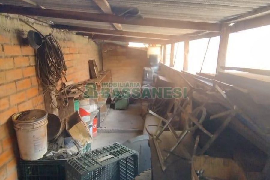 Pavilhão com 200m², no bairro De Lazzer em Caxias do Sul para Comprar