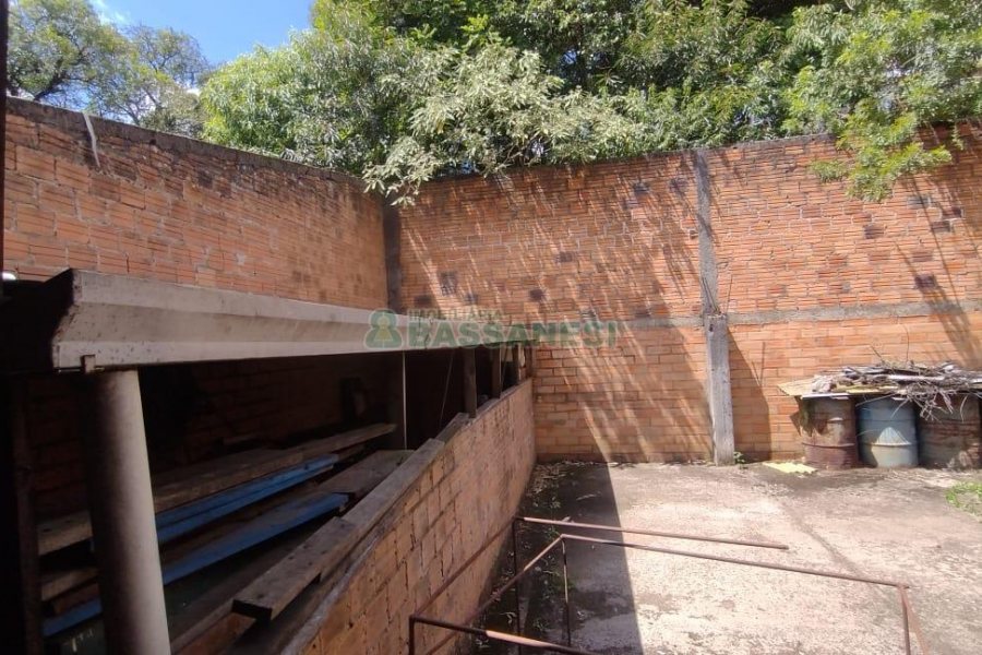 Pavilhão com 200m², no bairro De Lazzer em Caxias do Sul para Comprar