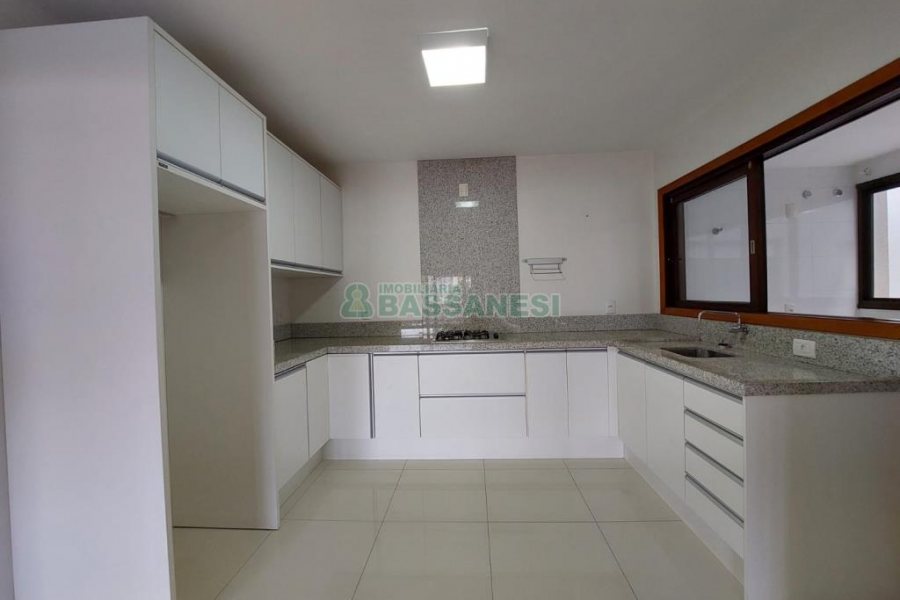 Apartamento com 70m², 3 dormitórios, 1 vaga, no bairro Pio X em Caxias do Sul para Alugar