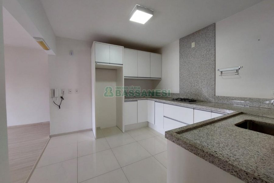 Apartamento com 70m², 3 dormitórios, 1 vaga, no bairro Pio X em Caxias do Sul para Alugar