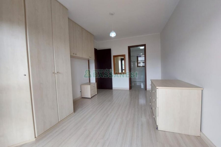 Apartamento com 70m², 3 dormitórios, 1 vaga, no bairro Pio X em Caxias do Sul para Alugar