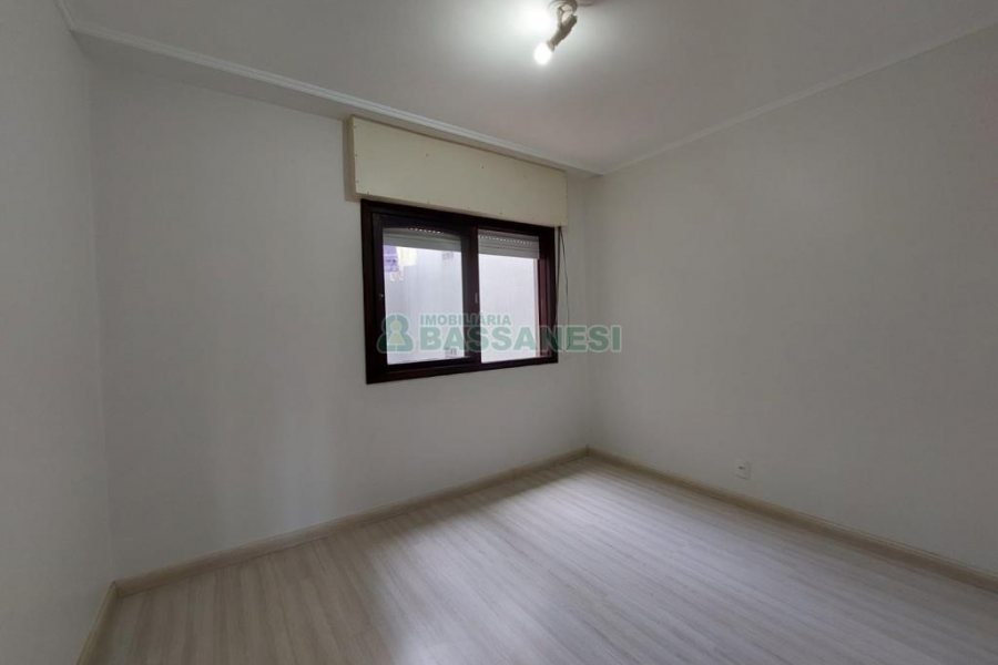 Apartamento com 70m², 3 dormitórios, 1 vaga, no bairro Pio X em Caxias do Sul para Alugar