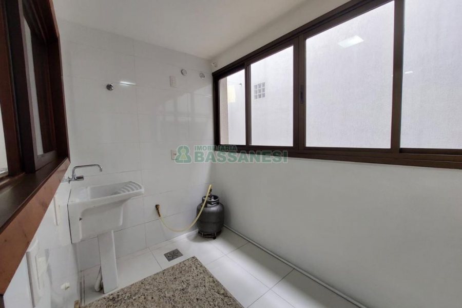 Apartamento com 70m², 3 dormitórios, 1 vaga, no bairro Pio X em Caxias do Sul para Alugar