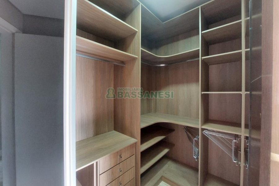 Apartamento com 210m², 3 dormitórios, 2 vagas, no bairro Pio X em Caxias do Sul para Alugar