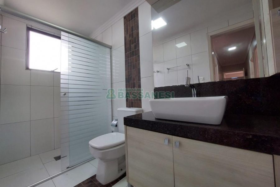 Apartamento com 210m², 3 dormitórios, 2 vagas, no bairro Pio X em Caxias do Sul para Alugar