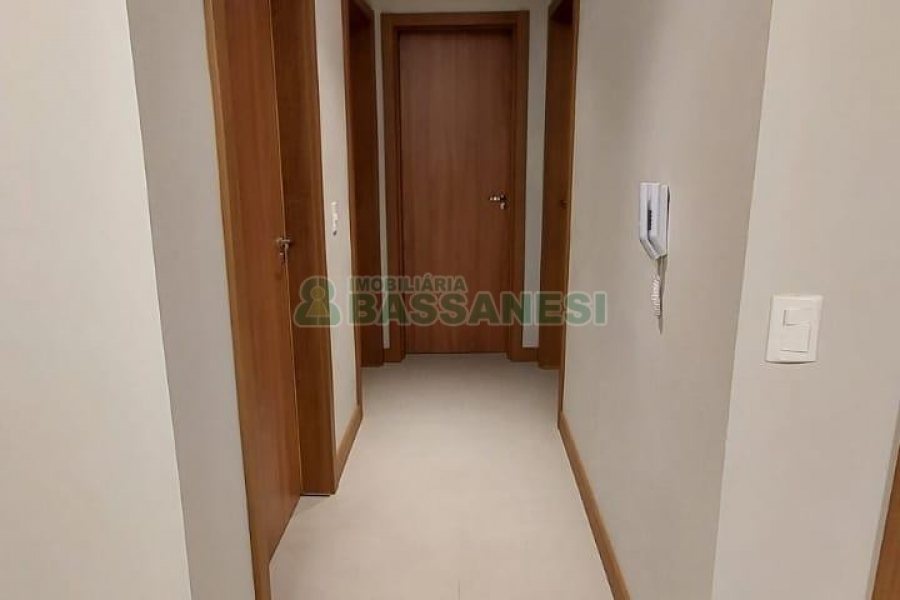Apartamento com 70m², 3 dormitórios, 2 vagas, no bairro Santa Catarina em Caxias do Sul para Alugar