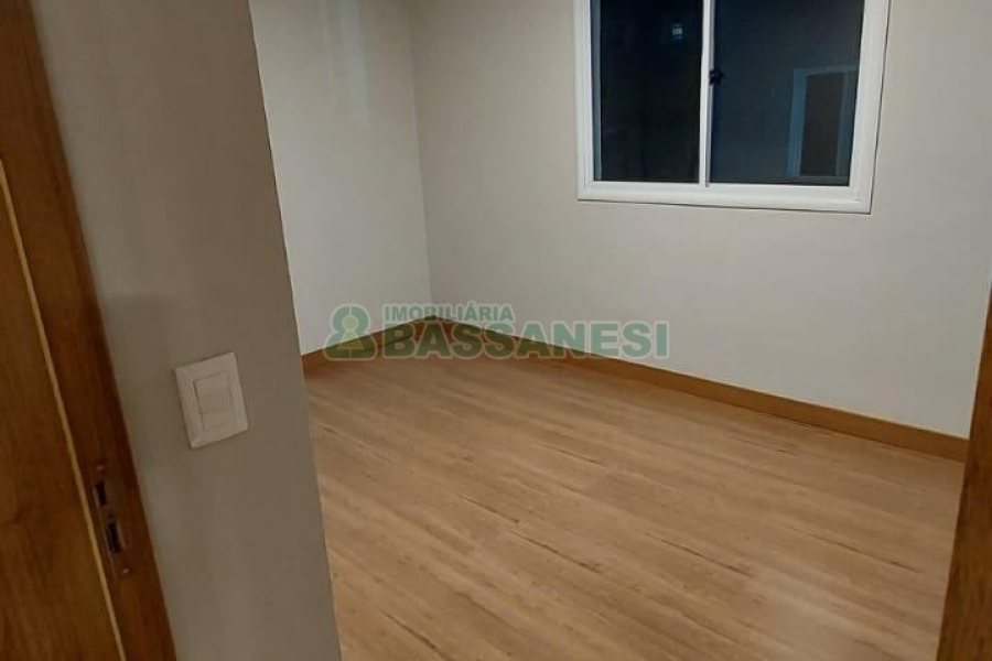 Apartamento com 70m², 3 dormitórios, 2 vagas, no bairro Santa Catarina em Caxias do Sul para Alugar