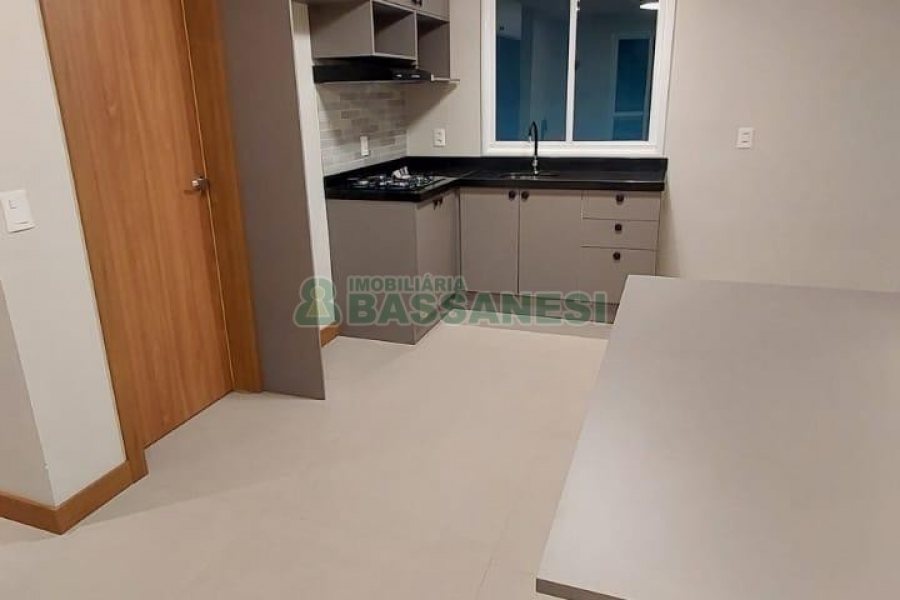 Apartamento com 70m², 3 dormitórios, 2 vagas, no bairro Santa Catarina em Caxias do Sul para Alugar