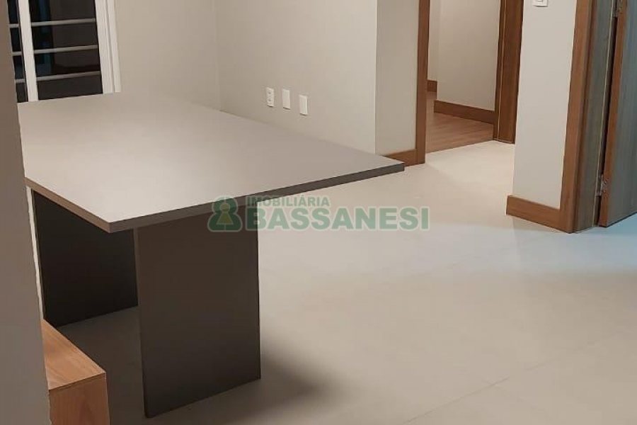 Apartamento com 70m², 3 dormitórios, 2 vagas, no bairro Santa Catarina em Caxias do Sul para Alugar