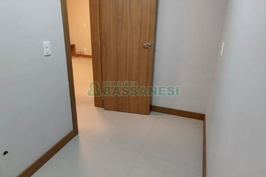 Apartamento com 70m², 3 dormitórios, 2 vagas, no bairro Santa Catarina em Caxias do Sul para Alugar