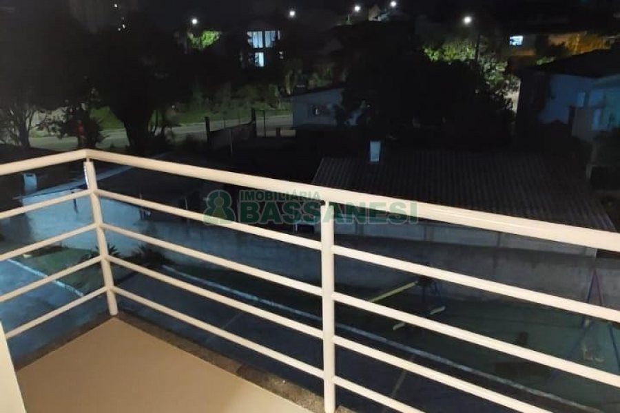 Apartamento com 70m², 3 dormitórios, 2 vagas, no bairro Santa Catarina em Caxias do Sul para Alugar