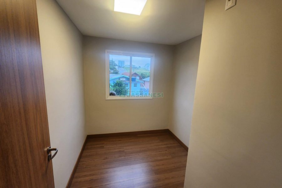 Apartamento com 70m², 3 dormitórios, 2 vagas, no bairro Santa Catarina em Caxias do Sul para Alugar