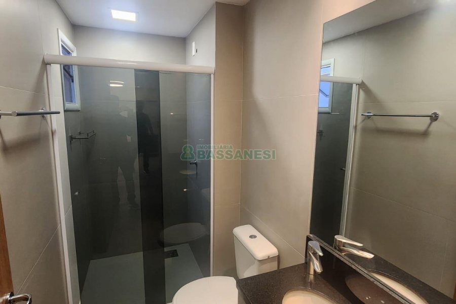 Apartamento com 70m², 3 dormitórios, 2 vagas, no bairro Santa Catarina em Caxias do Sul para Alugar
