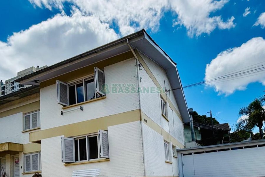 Sobrado com 127m², 3 dormitórios, 1 vaga, no bairro Santa Catarina em Caxias do Sul para Comprar