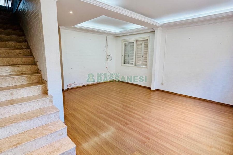 Sobrado com 127m², 3 dormitórios, 1 vaga, no bairro Santa Catarina em Caxias do Sul para Comprar