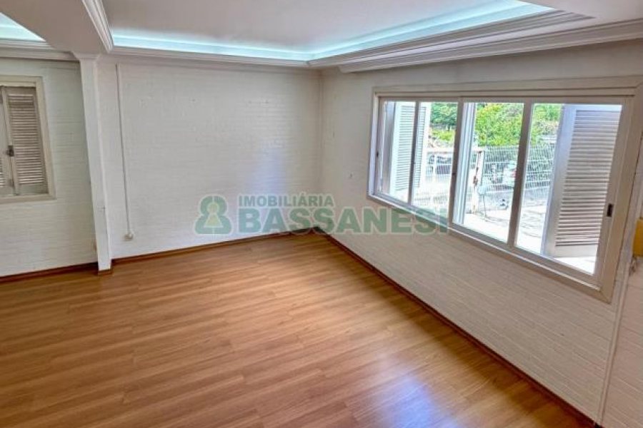 Sobrado com 127m², 3 dormitórios, 1 vaga, no bairro Santa Catarina em Caxias do Sul para Comprar