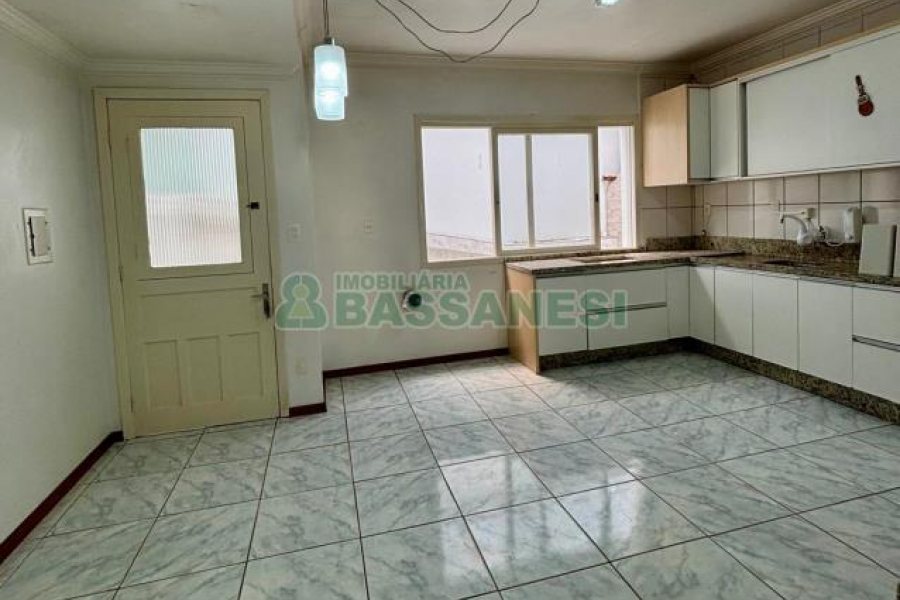 Sobrado com 127m², 3 dormitórios, 1 vaga, no bairro Santa Catarina em Caxias do Sul para Comprar