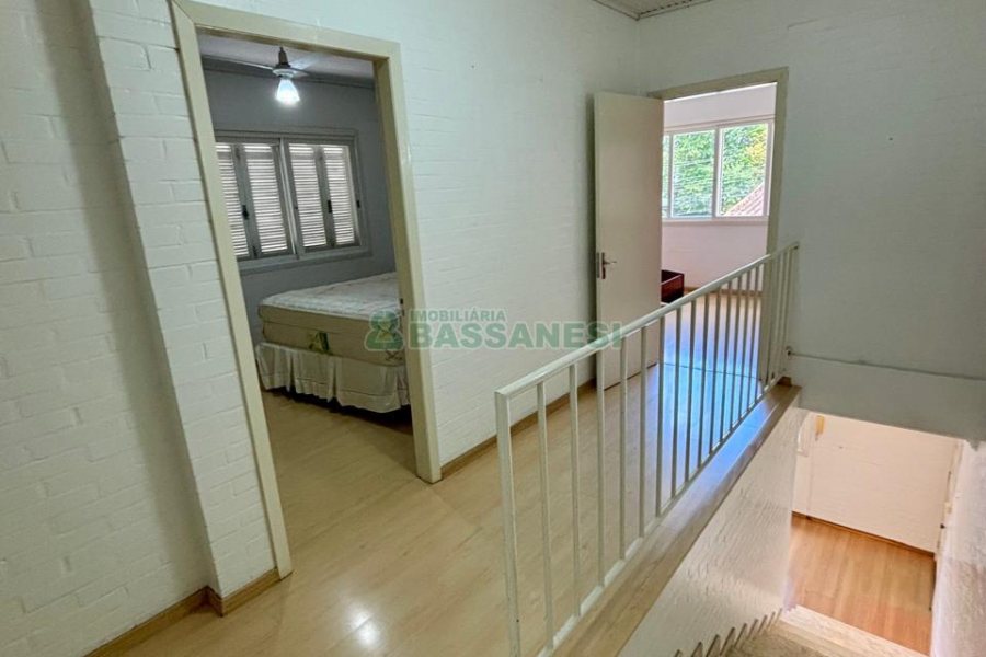 Sobrado com 127m², 3 dormitórios, 1 vaga, no bairro Santa Catarina em Caxias do Sul para Comprar