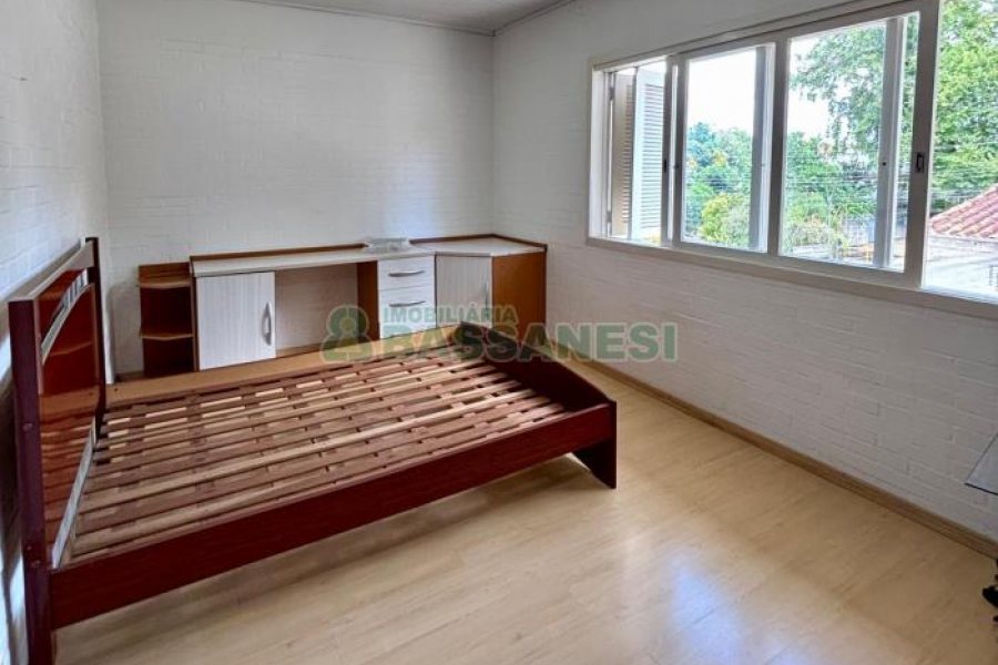 Sobrado com 127m², 3 dormitórios, 1 vaga, no bairro Santa Catarina em Caxias do Sul para Comprar