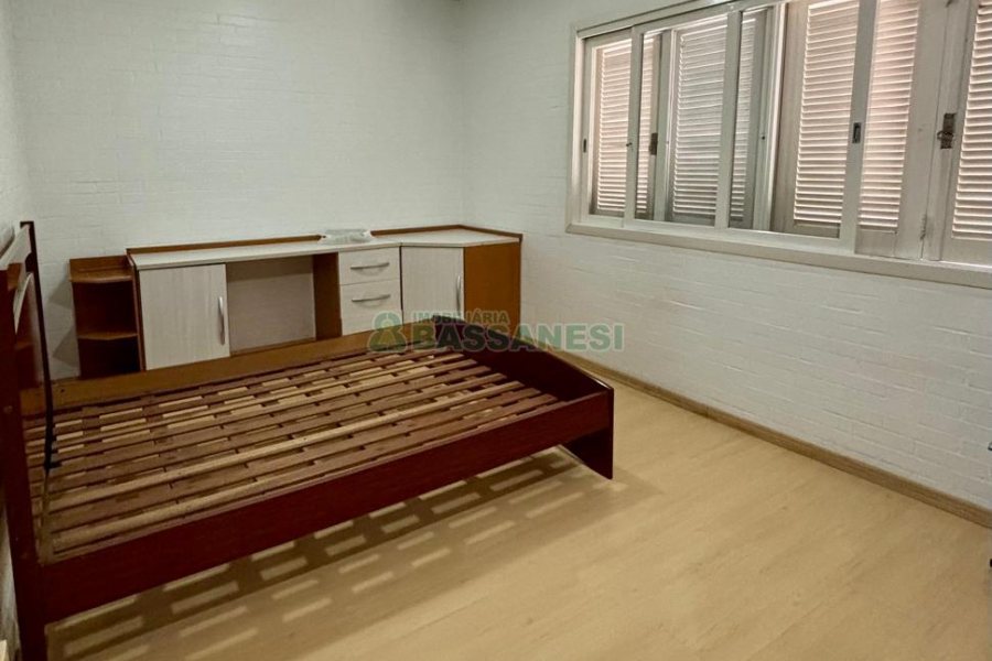 Sobrado com 127m², 3 dormitórios, 1 vaga, no bairro Santa Catarina em Caxias do Sul para Comprar