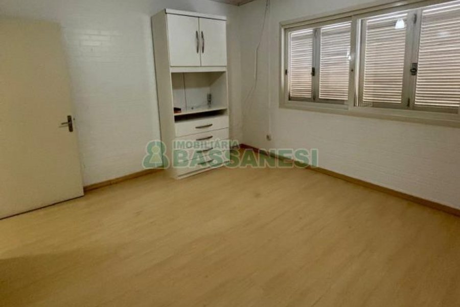 Sobrado com 127m², 3 dormitórios, 1 vaga, no bairro Santa Catarina em Caxias do Sul para Comprar