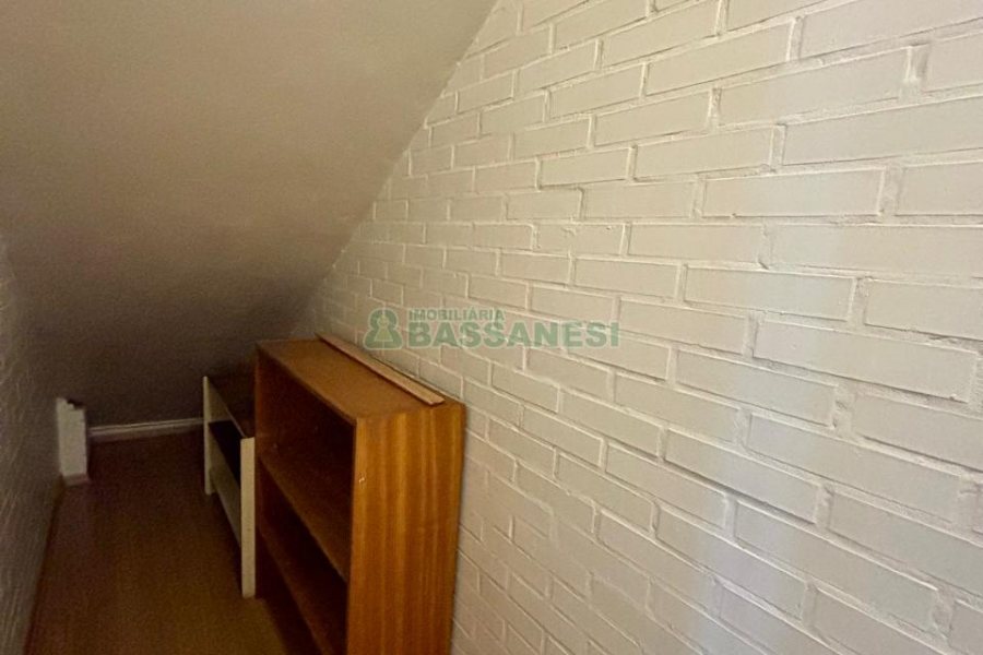 Sobrado com 127m², 3 dormitórios, 1 vaga, no bairro Santa Catarina em Caxias do Sul para Comprar