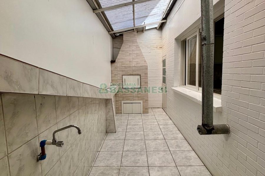 Sobrado com 127m², 3 dormitórios, 1 vaga, no bairro Santa Catarina em Caxias do Sul para Comprar